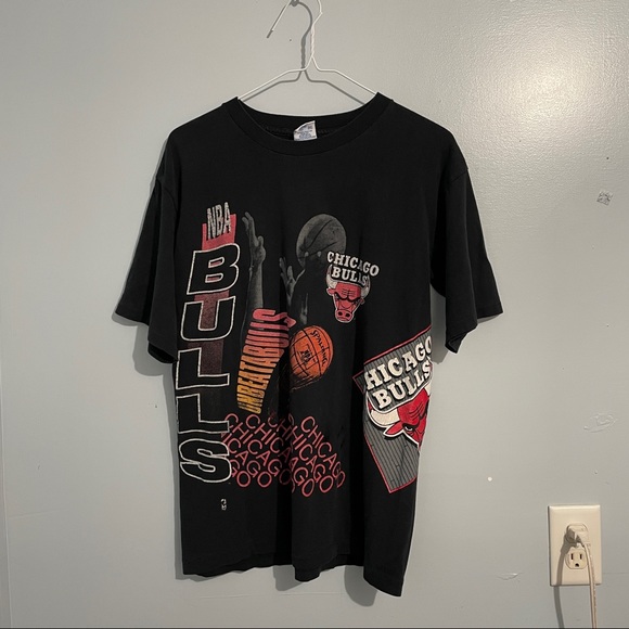 Vintage single stitched 1991 Chicago Bulls tshirt - Picture 1 of 12